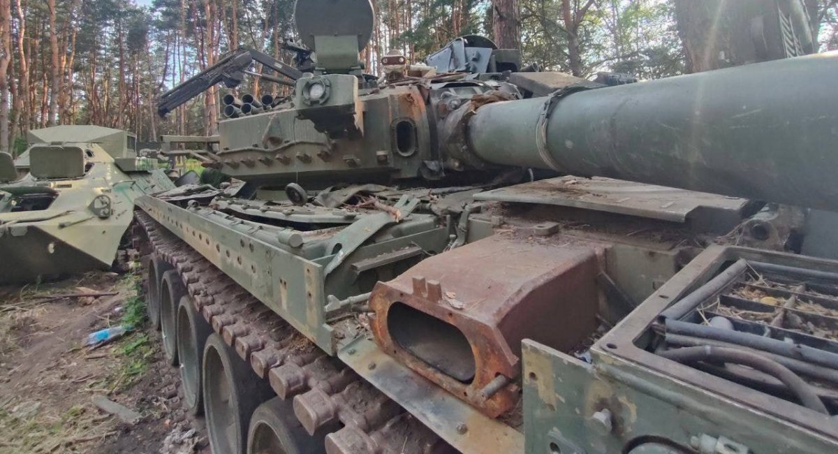 Пошкоджений Т-90М "Прорыв" армії РФ, що став "донором запчастин", липень 2023 року, фото - twitter-профіль Naalsio