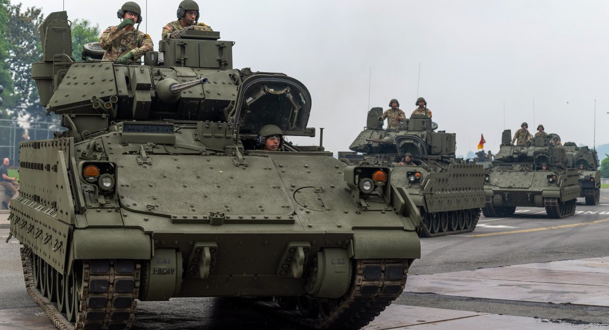 Купити зброю у США на 100 млрд доларів: на скільки це величезна угода для України, Європи та Штатів