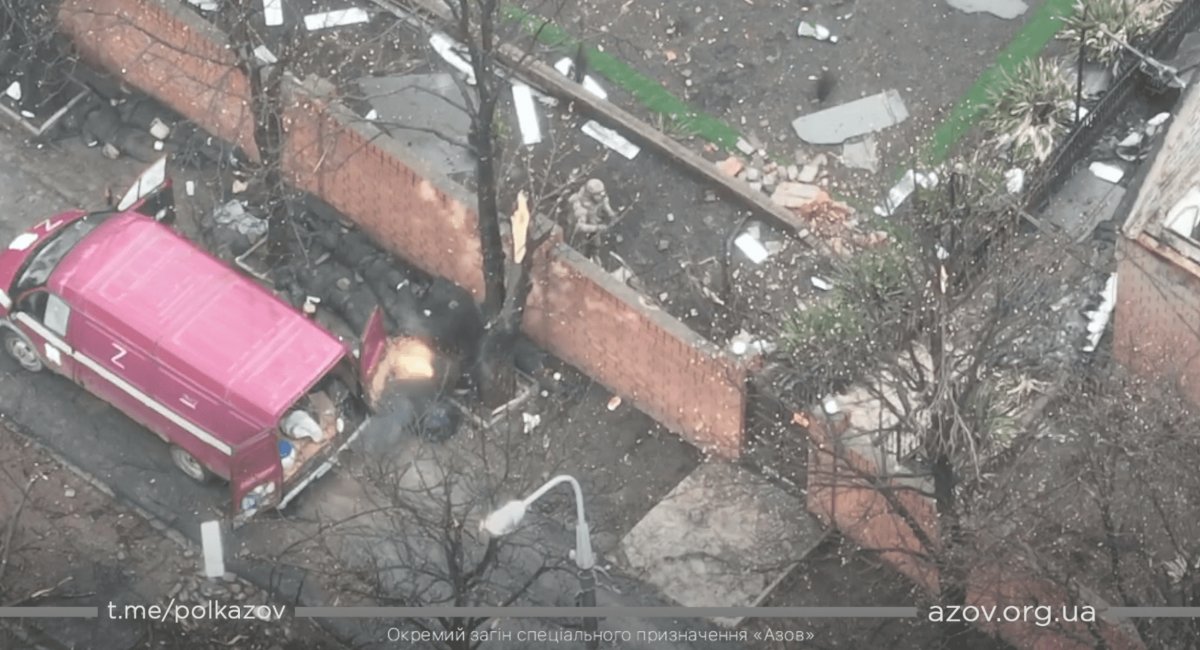 "Азов" контратакує в Маріуполі: відео бою українських бійців з окупантами