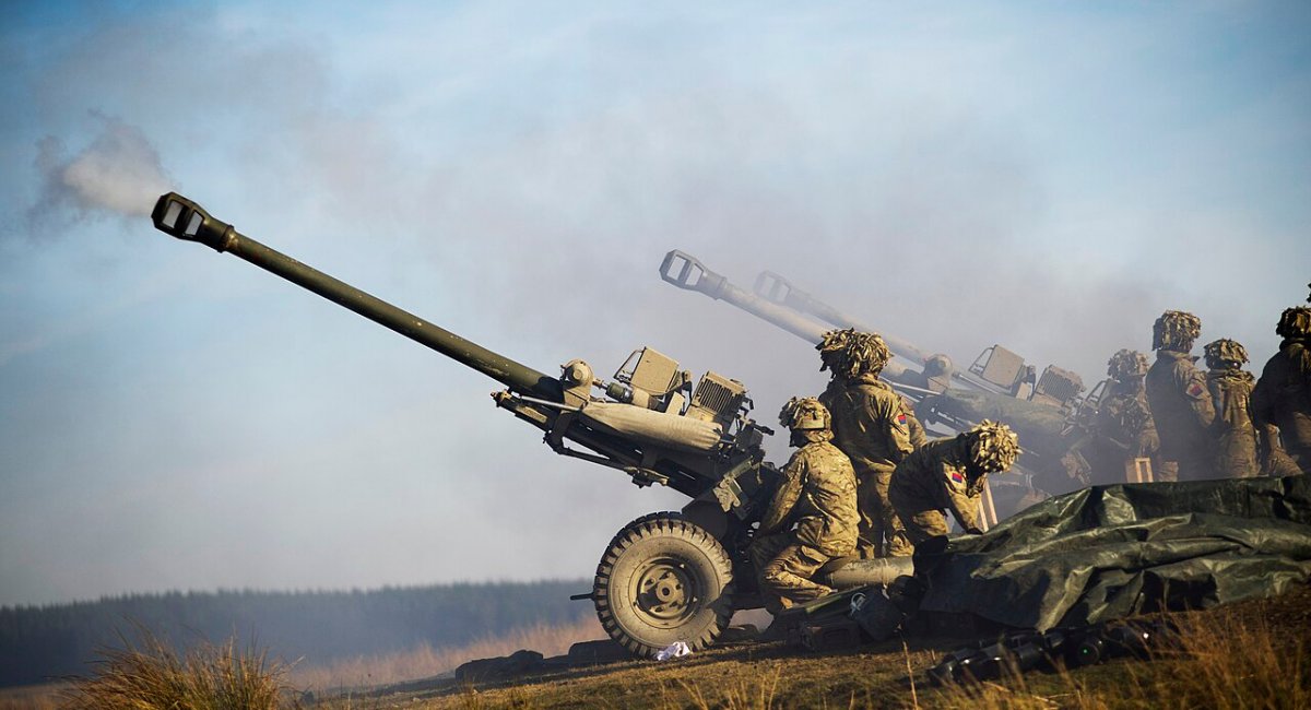 Раніше Україні постачали 105-мм L119, які ще й локалізують, а тепер британці мають проблеми із запчастинами до "сестри" - L118