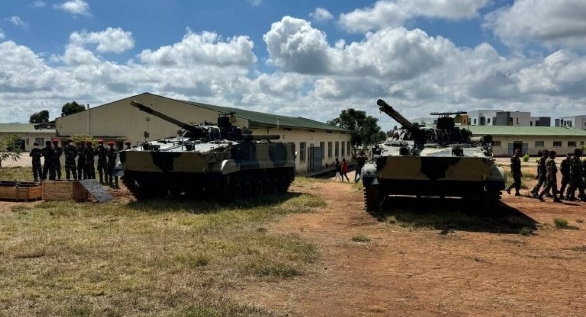 Передача двох БМП-3 від РФ для Мадагаскару, квітень 2026 року, фото з відкритих джерел