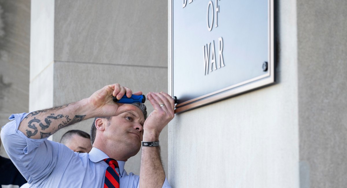 "Ребрендінг" міноборони США у міністерство війни виявився не по-справжньому і тепер Пентагон просить це виправити