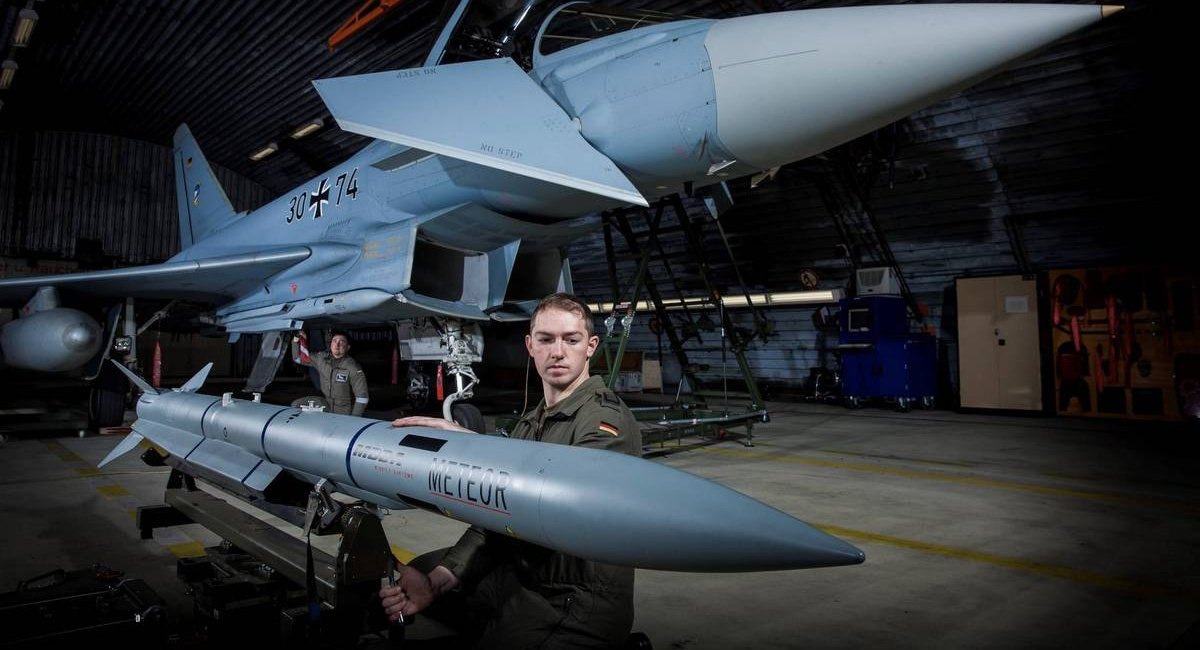 Підготовка до запуску Meteor із німецького Eurofighter, фото - MBDA