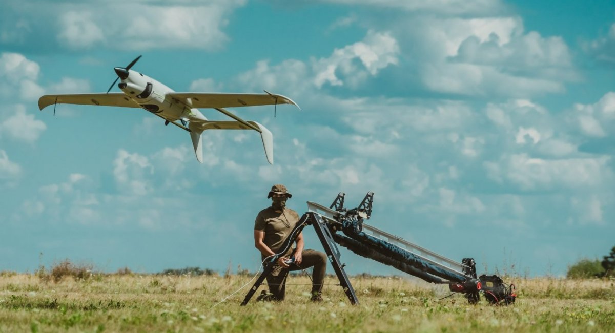 Спершу український Raybird виконав тисячі місій в Україні, а тепер його собі купує армія США