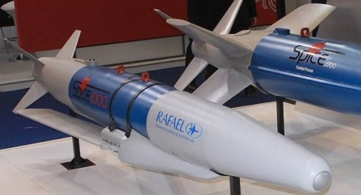 Ізраїльські керовані авіаційні бомби Rafael SPICE 1000 (зліва, калібр 1000 фунтів) і SPICE 2000 (справа, калібр 2000 фунтів) / Фото: twitter.com/livefist