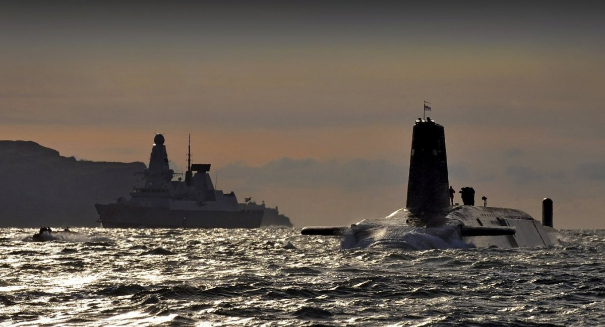Спільні маневри атомної субмарини HMS Vanguard та есмінця Королівських ВМС HMS Dragon, ілюстративне фото з відкритих джерел