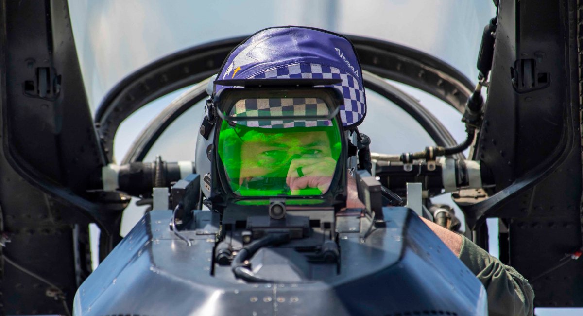 Пілот в кабіні F-16, фото ілюстративне, всі фото – U.S. Air Force