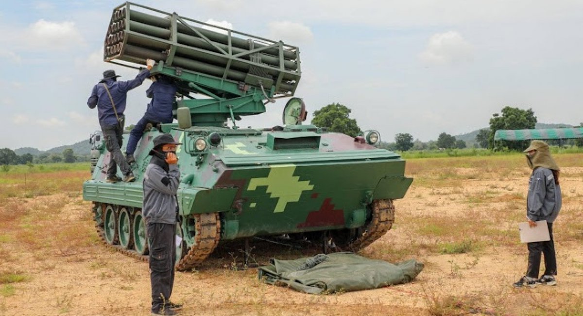Таїландська РСЗВ базується на шасі китайського БТР Type 85