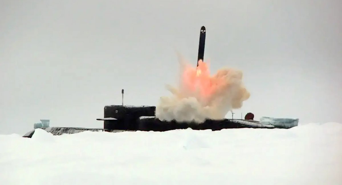 Запуск міжконтинентальної балістичної ракети з російського атомного підводного крейсера, зображення з відкритих джерел