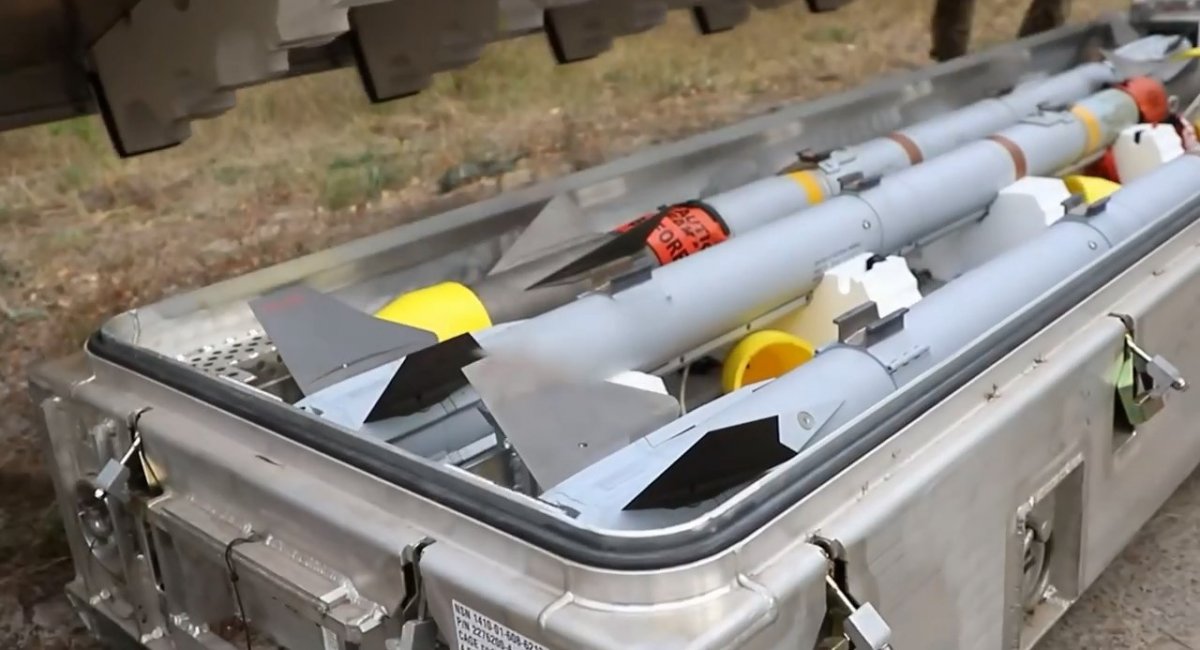 Контейнер з ракетами AIM-9X Block II, стоп-кадр з відео Повітряного командування "Центр", жовтень 2024 року