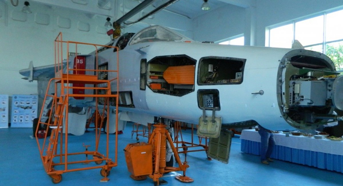 Варіанти модернізації літака розвідника Су-24МР було розроблено на ДП "Одеський авіаційний завод" / Фото: Defense Express