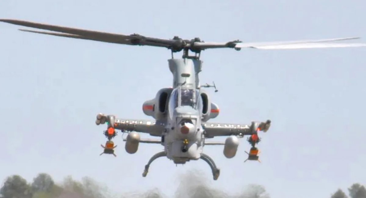 Вертоліт AH-1Z Viper з ракетами Red Wolf.Фото: USN