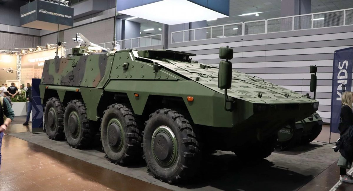 Мобільний пункт управління безпілотниками Boxer UxV CS. Фото: ArmyRecognition