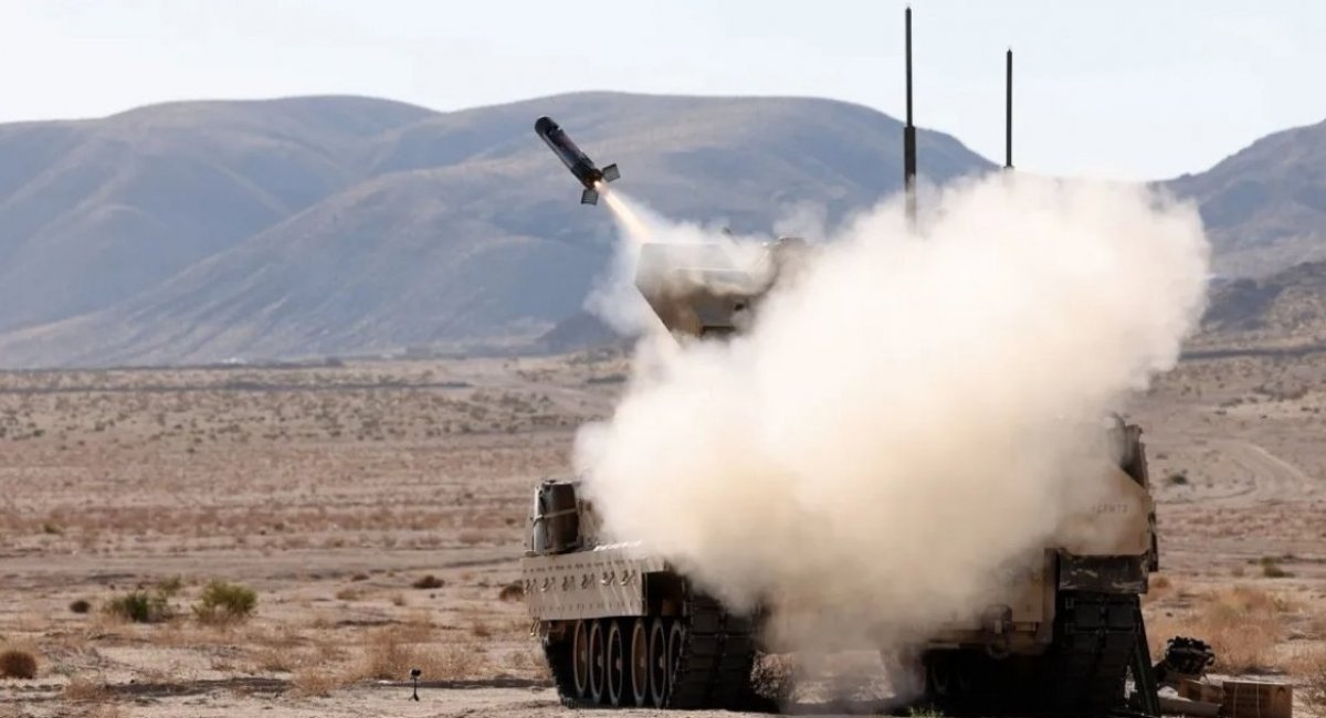 Coyote LE SR під час старту з БМП M2A3 Bradley. Фото - Армія США