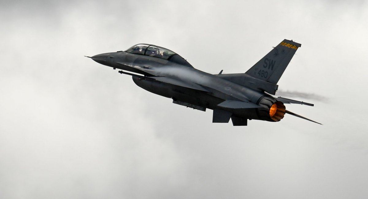  F-16 (фото: US DoD)
