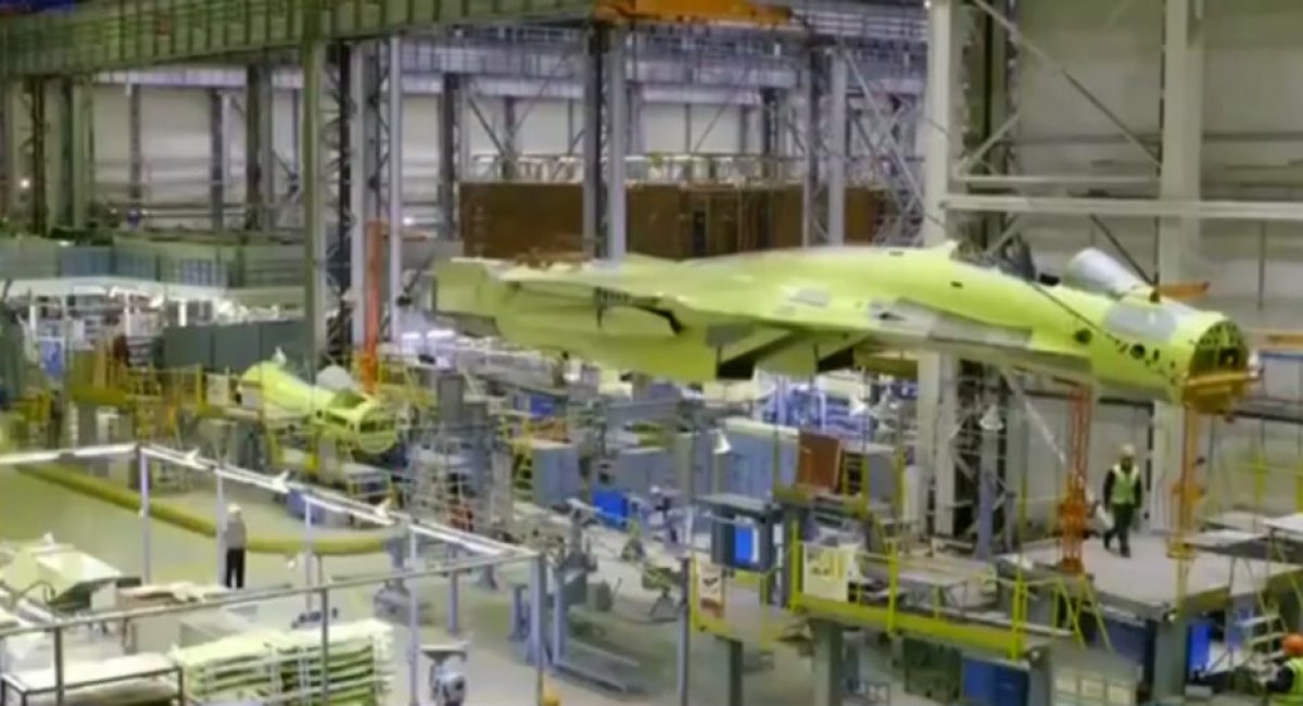 Виробництво літаків Су-35 та Су-57 на потужностях КнААЗ, весна 2024 року, стоп-кадр з пропагандистського відео