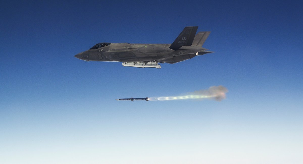 Пуск AIM-120 AMRAAM з F-35A