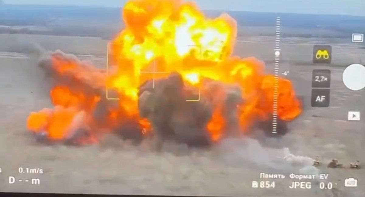 Нашпигована вибухівкою МТ-ЛБ вибухнула після наїзду на міну