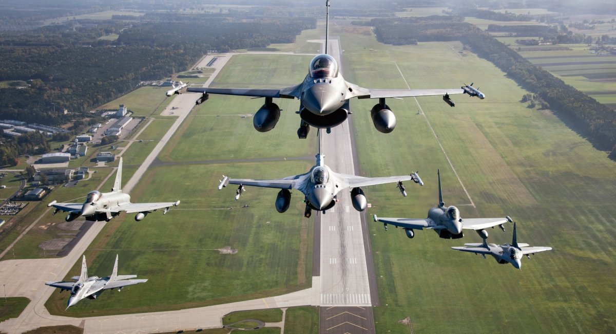 Чого ще не вистачає: Польща має півсотні F-16,  AWACS та повітряні патрулі НАТО, але пропустила "Шахед"