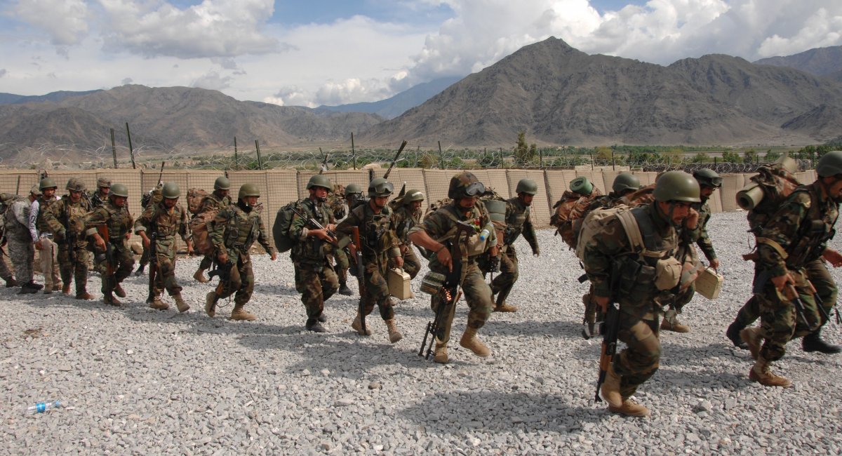 Армія Афганістану на папері налічувала 178 тисяч військових  (фото: US Army)