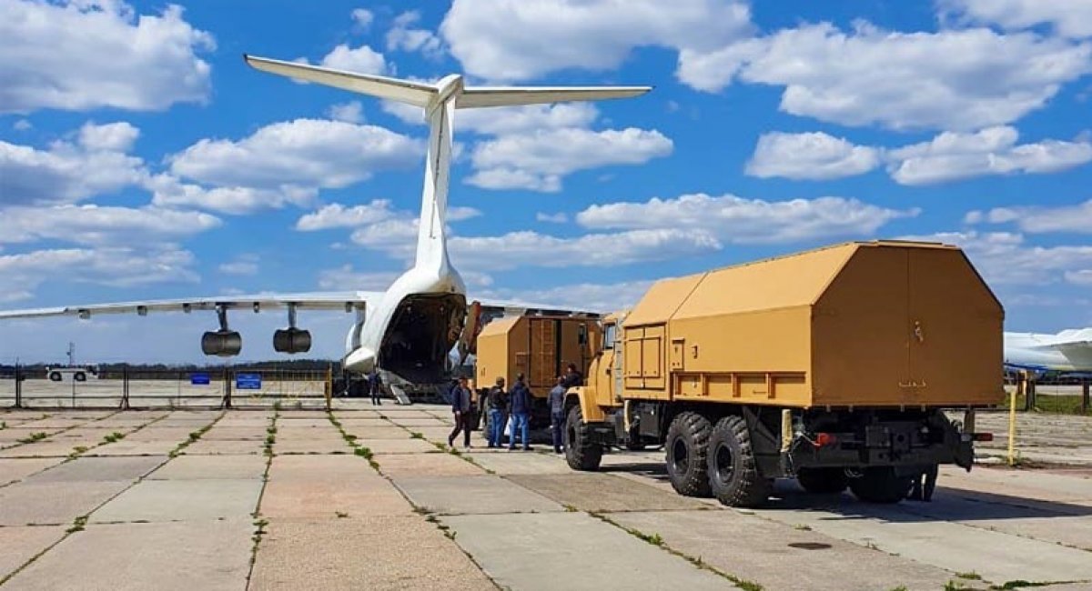 Завантаження нової радіолокаційної техніки виробництва "Аеротехніка-МЛТ" в Іл-76МД / Фото: "Укроборонпром"