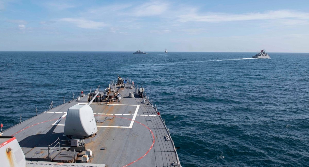 Хаотичне мінування Чорного моря мало завадити кораблям НАТО - міністр оборони Туреччини 