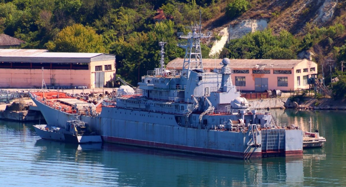 На фото - ймовірно десантний корабель "Костянтин Ольшанський" у тимчасово окупованому Севастополі, зображення з відкритих джерел