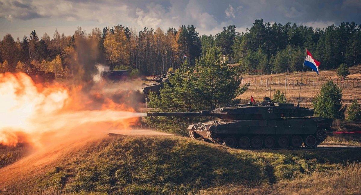 Танки Leopard 2A7 бундесверу, що формально передані в оренду армії Нідерландів під час спільних навчань у Литві в жовтні 2021 року, фото - ANDY MEIER/NATO’S ENHANCED FORWARD PRESENCE IN LITHUANIA