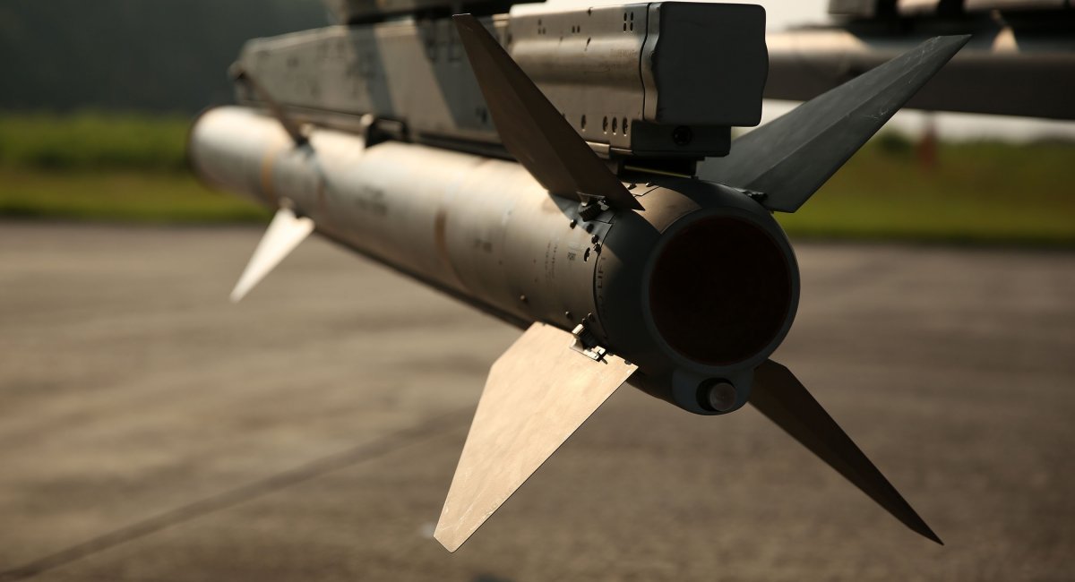 AIM-120 AMRAAM (всі фото: US DoD)