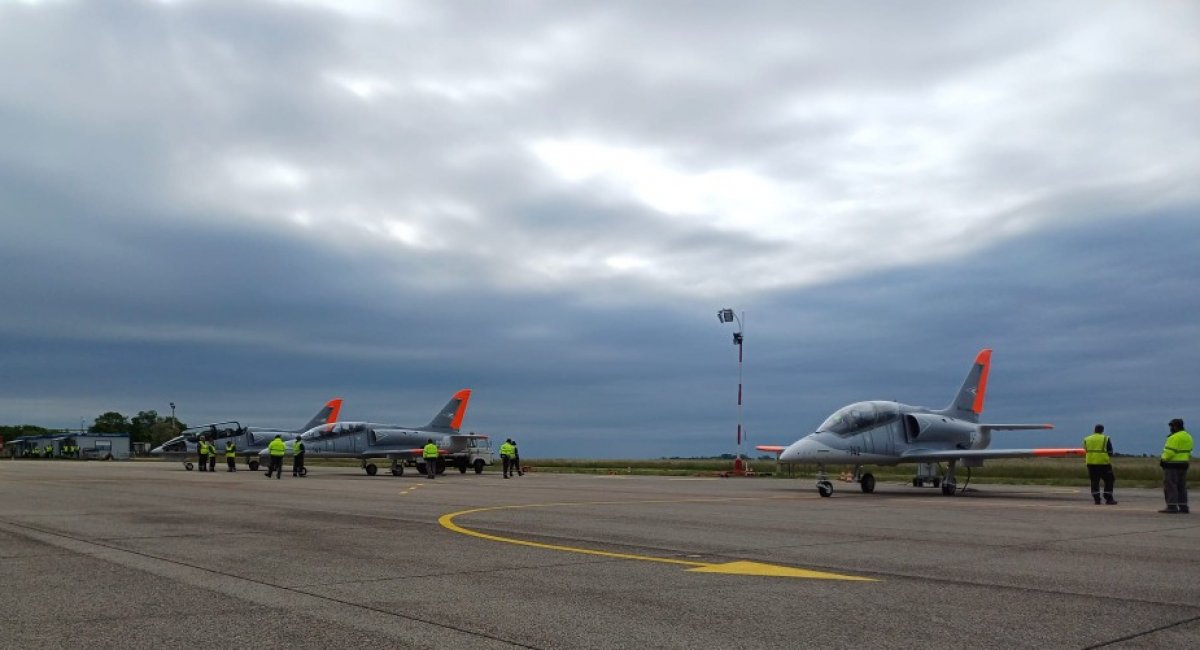Перші три навчально-бойові літаки L-39NG для Угорщини. Фото: AERO Vodochody