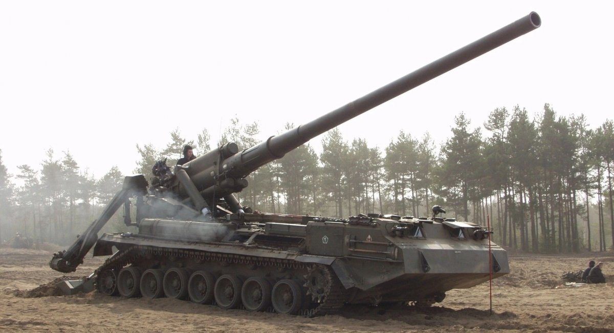 САУ 2С7 "Піон" зі складу 23-ої артилерійської бригади Війська Польського, архівне фото від Артилерійського музею в Торуні