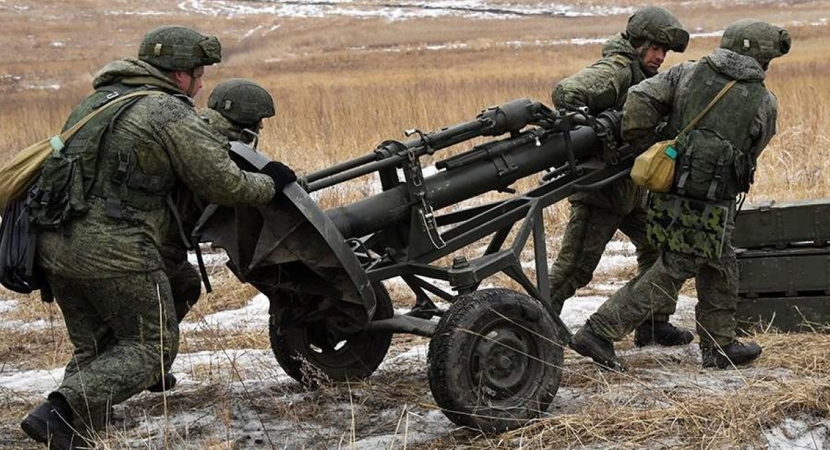 Російські окупанти відпрацьовують застосування 120-мм міномета, ілюстративне фото з відкритих джерел