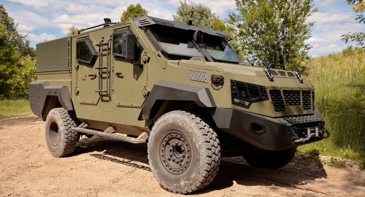 Чим новий український пікап UAT.GYURZA-01 PICKUP відрізняється від перевіреної в ЗСУ GYURZA-01 та нагадує GYURZA-03