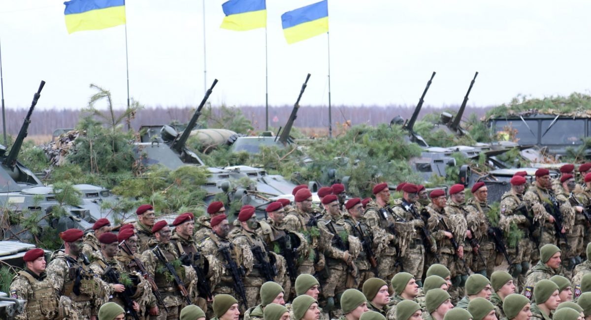Україна готується до всеохопної оборони, в рамках якої потрібні зусилля не тільки ЗСУ, але й звичайних громадян також
