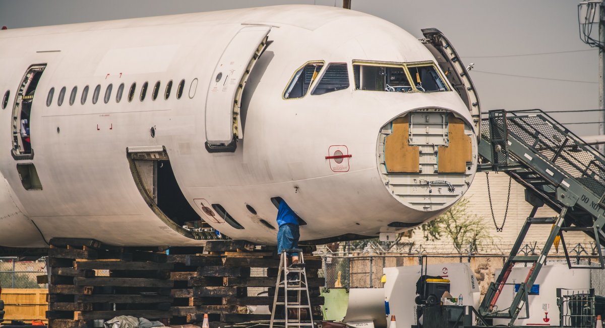 Кінець "життя" Airbus A320 (@daan_steinhaus)