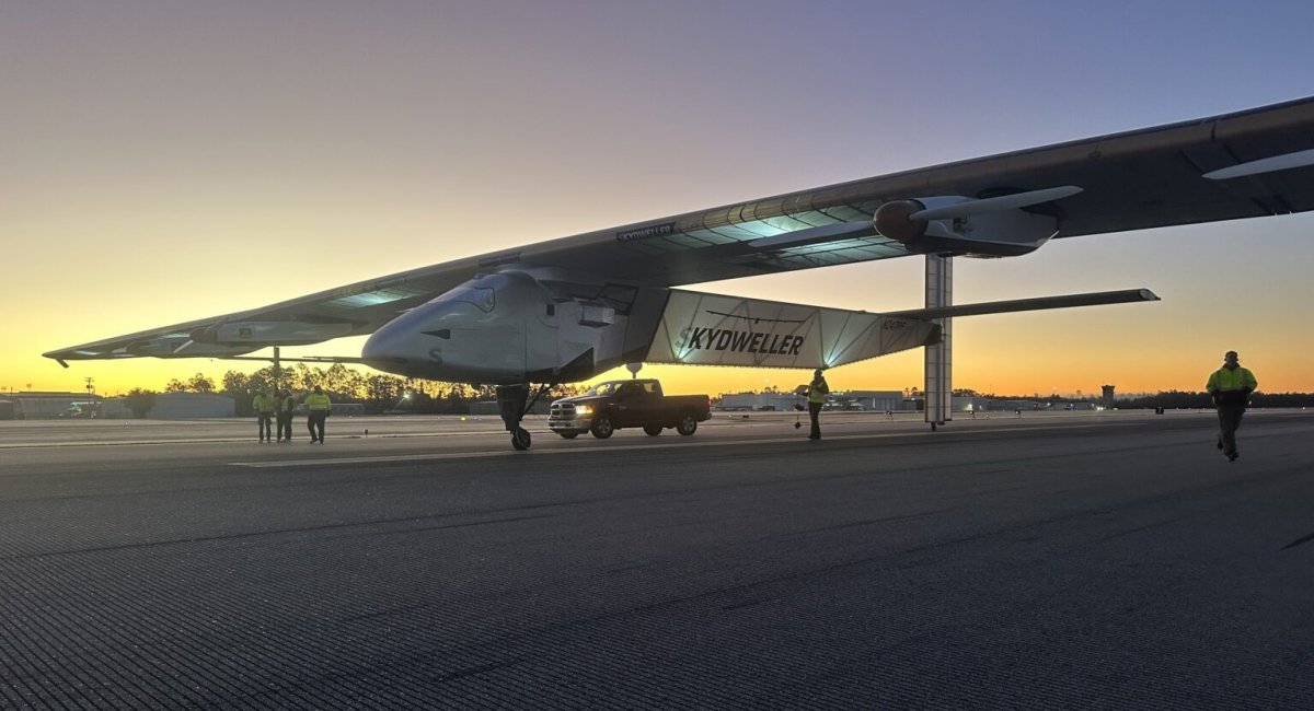 Більший за Boeing 747 та літає місяцями: у США випробували дрон Skydweller, який літає на сонячній енергії