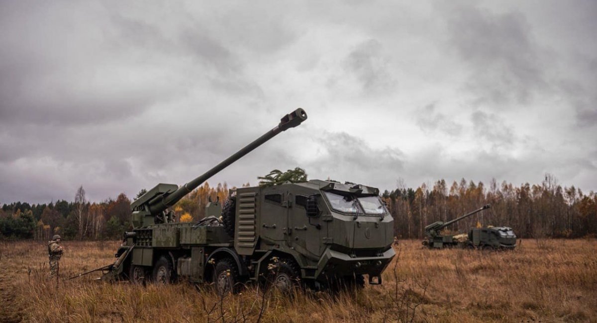 155-мм САУ "Богдана" б’є ворога, фото — Командування Об’єднаних сил ЗСУ