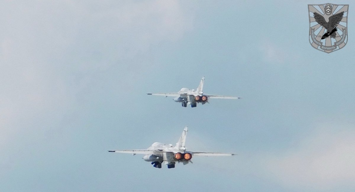 Проліт пари Су-24М, фото - прес-служба 7 бригади тактичної авіації