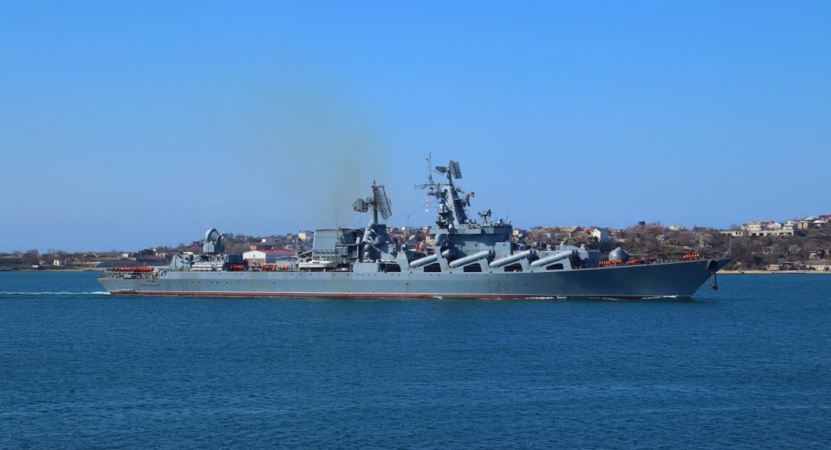 Крейсер "Москва" перед своїм потопленням у квітні 2022 року, фото з відкритих джерел