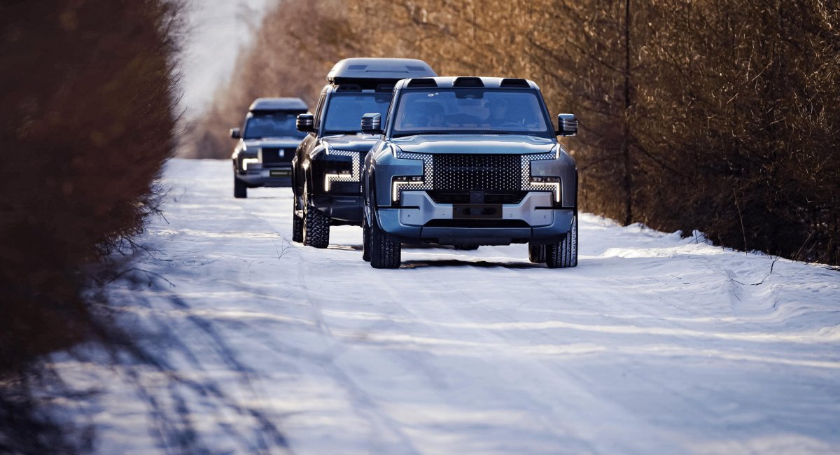 Шпигунський комбайн з Китаю, чому польське військо доєдналось до заборони авто з КНР