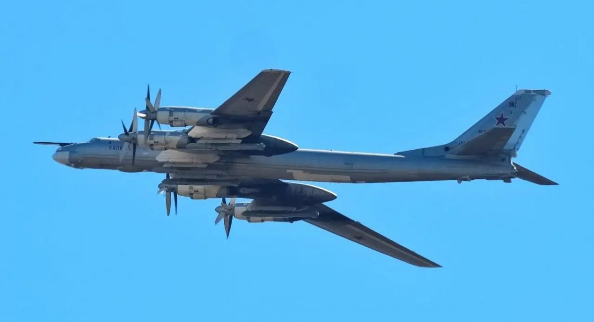 Рашистський Ту-95МС з ракетами Х-101, фото з відкритих джерел