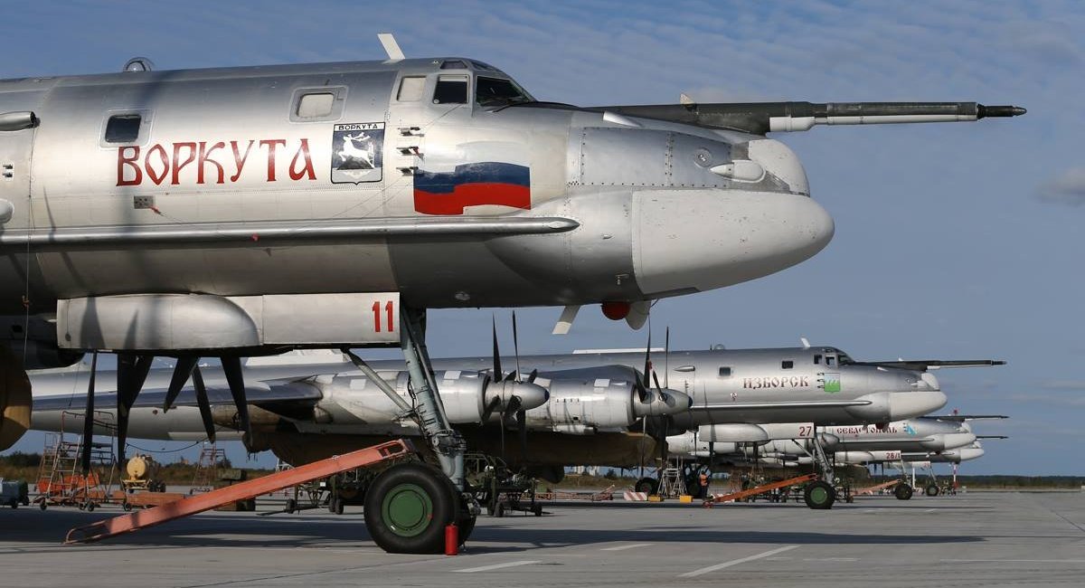 Ту-95МС "ВКС" РФ на авіабазі "Енгельс"