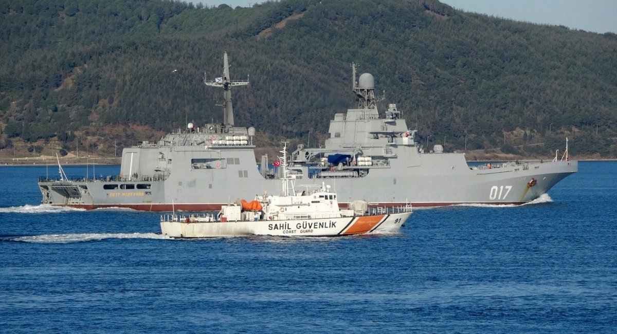 Великий десантний корабель проекту 11711 "Петр Моргунов" проходить протоки Босфор і Дарданели, лютий 2022 року, фото з відкритих джерел
