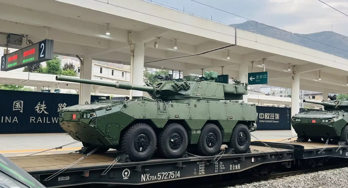 Ешелон з новими китайськими колісними танками ZTL-19