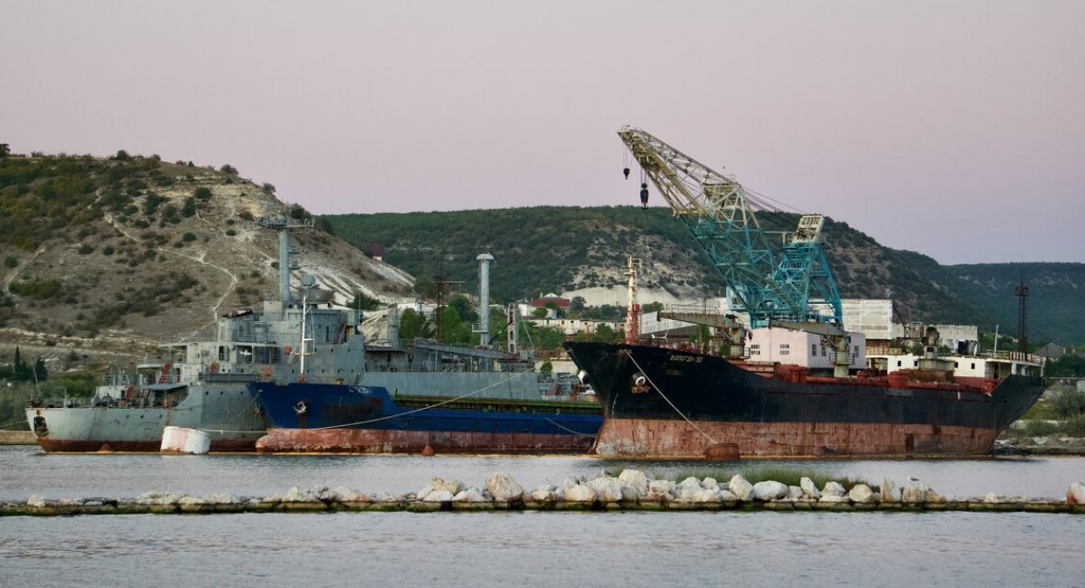 У Севастополі почали утилізацію суден "Сирійського експреса"