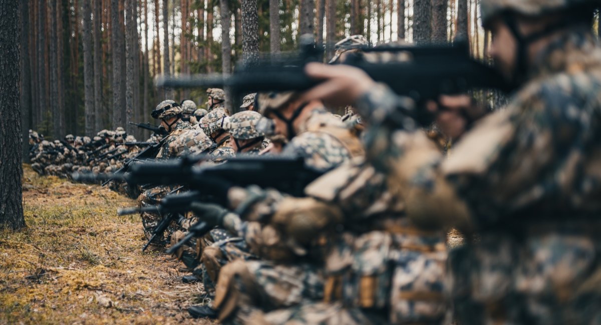 Латвія планує відновити загальний військовий призов після 15-річної перерви