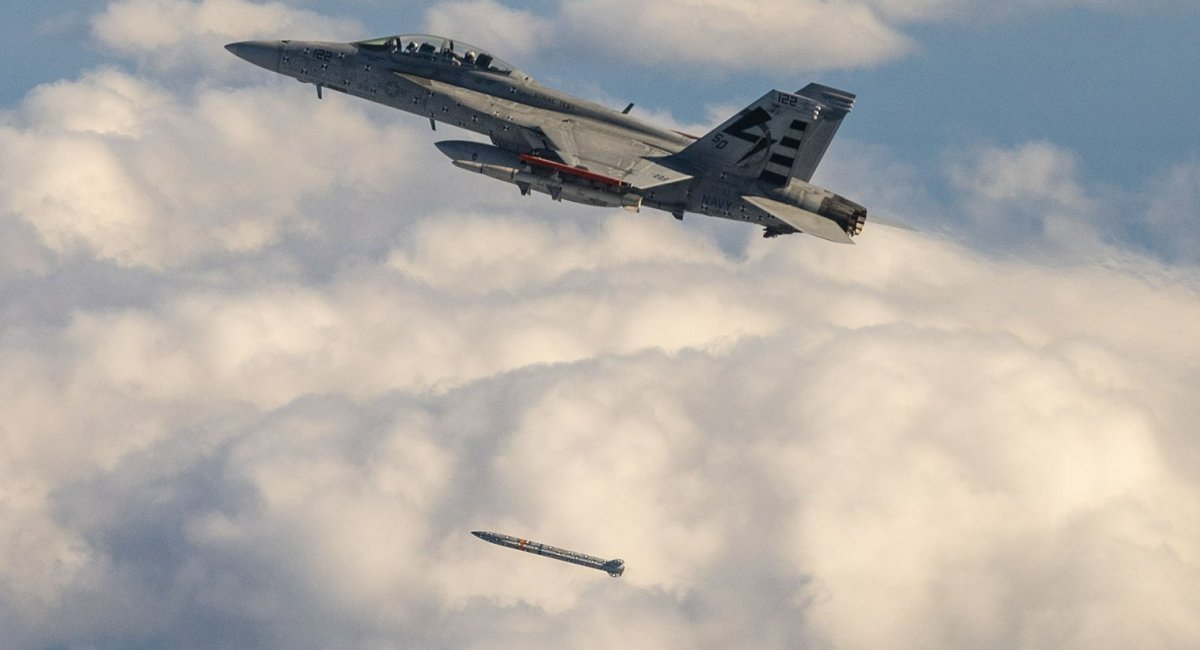 Пуск AARGM-ER з F/A-18