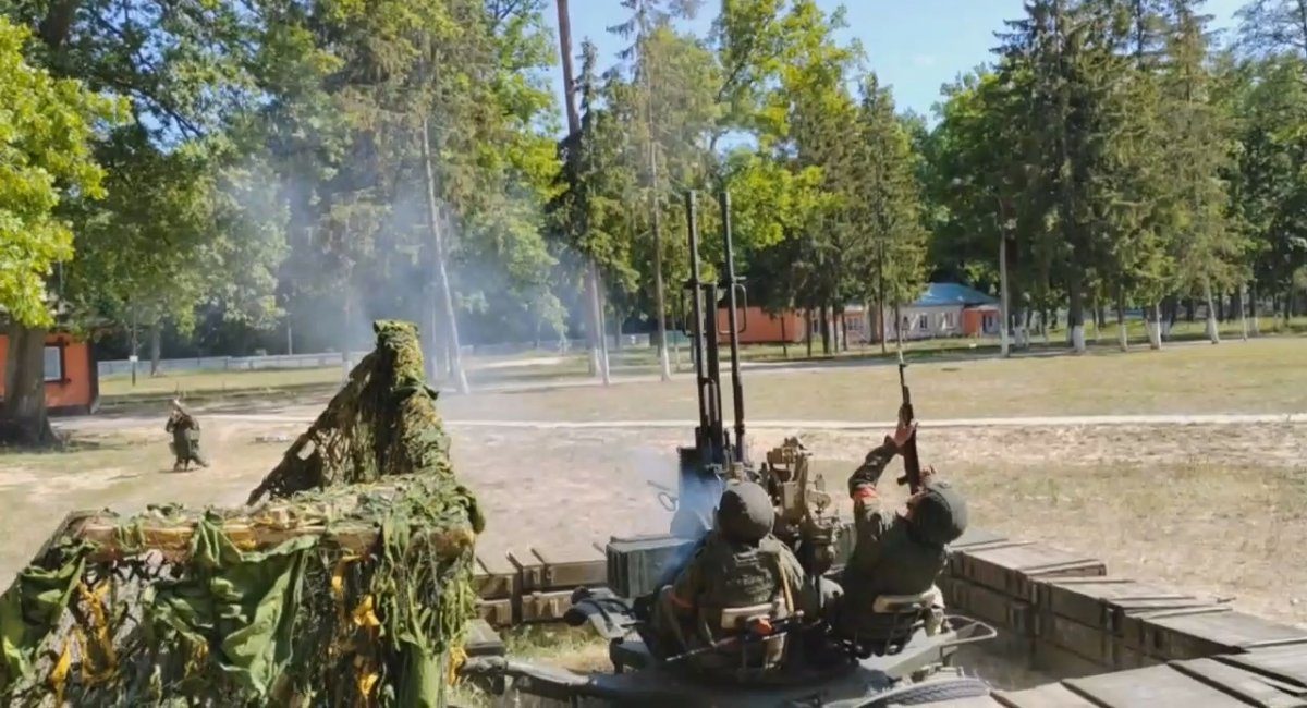 У Білорусі військових навчають збивати дрони холостими патронами з АК-74, катаючись на ЗУ-23-2
