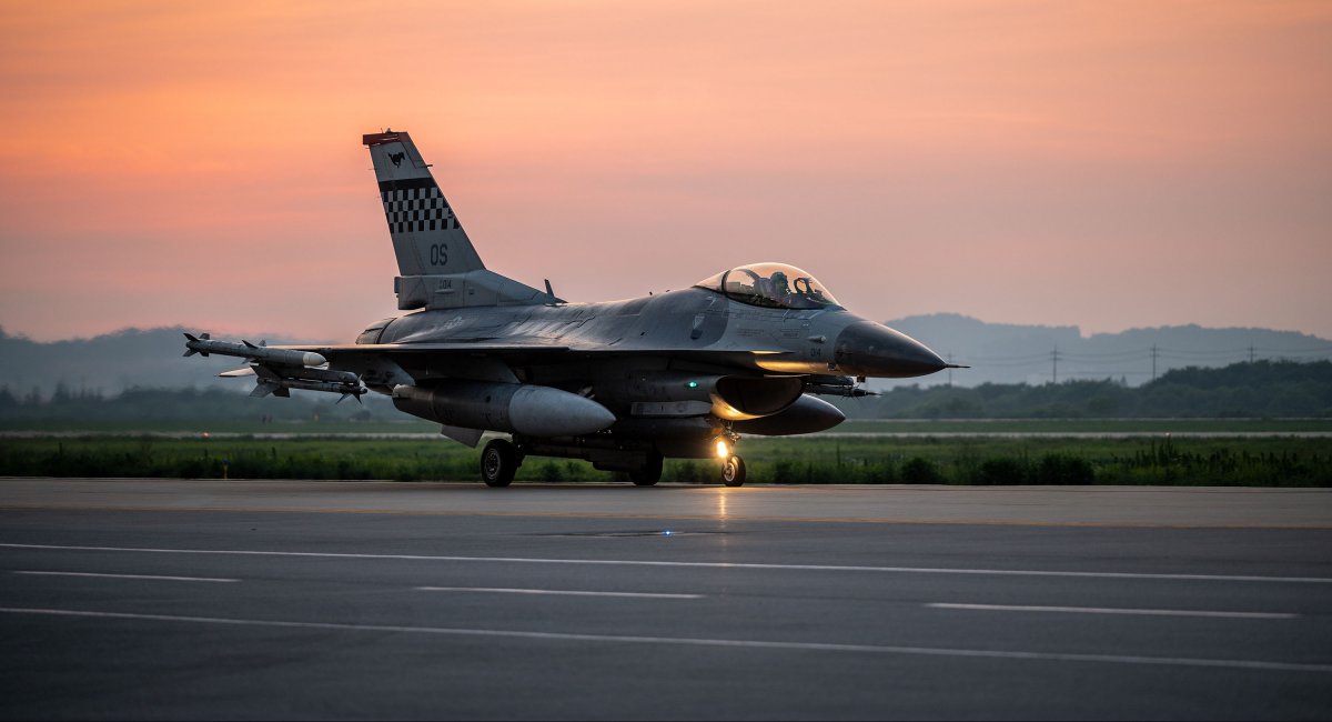 F-16 (всі фото: US DoD)