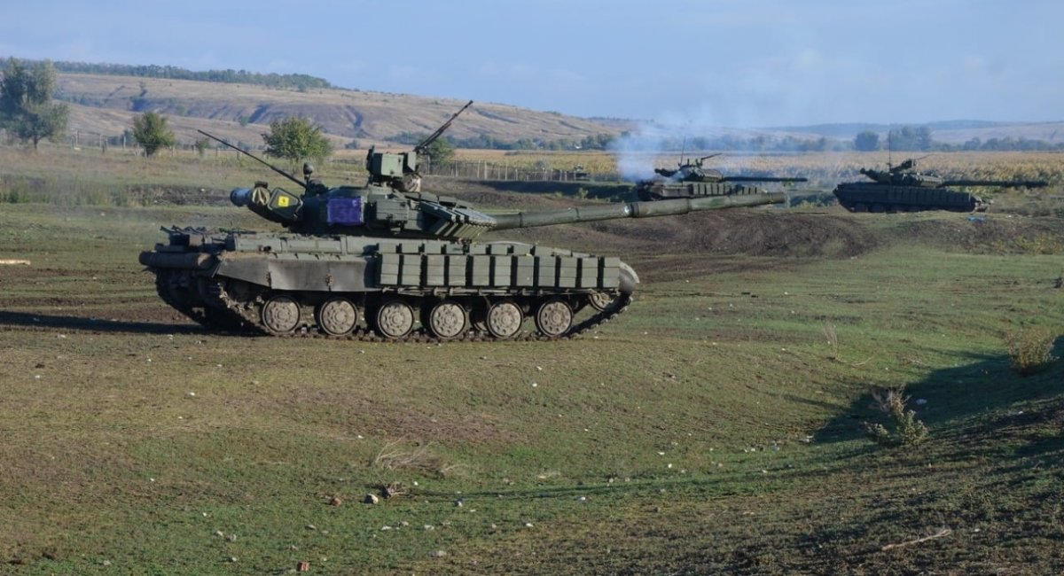 Танки Т-64 зайняли свої вогневі позиції